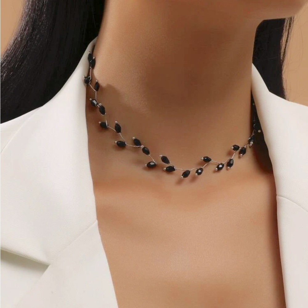 Black Beaded Necklace NEW 🏷️